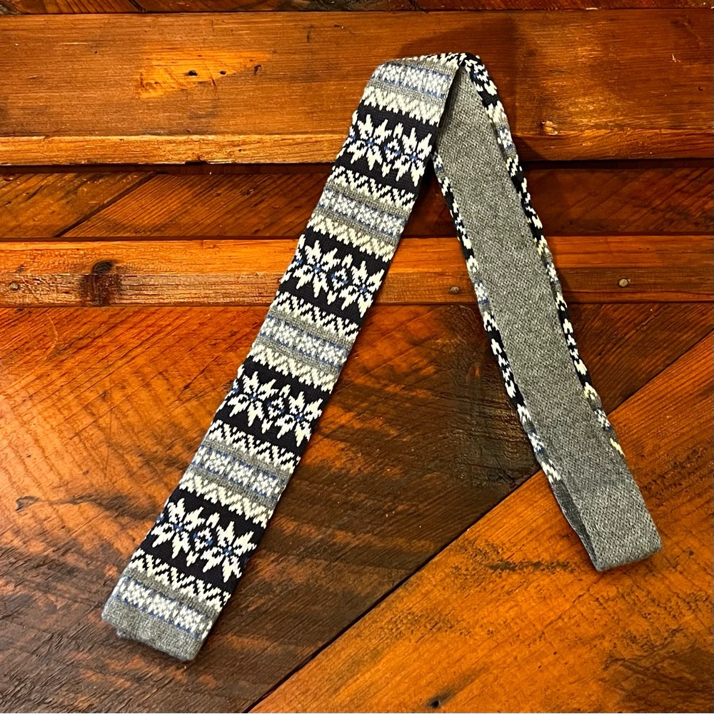 Gray and Blue Snowflake Knit Tie